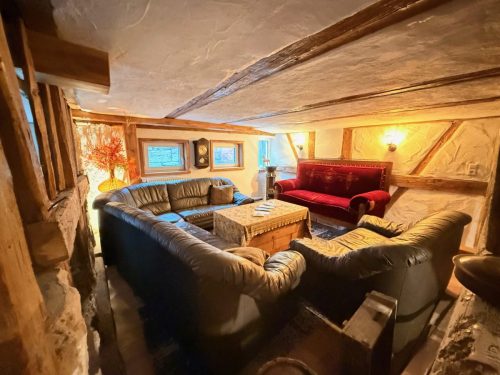 Themenzimmer im Parterre - die sog. Whisky Lounge zum gemütlichen Aufenthalt oder Rückzug  - Ferienwohnung in Schalkau bei Coburg